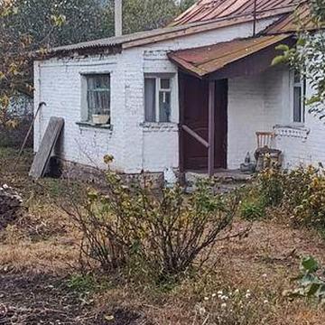 Продається пів будинку.