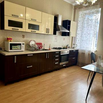 Аренда 4 комн квартра . Центр Днепра .