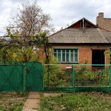 Продається будинок у селі Вільному — 101м², великий двір і садок.