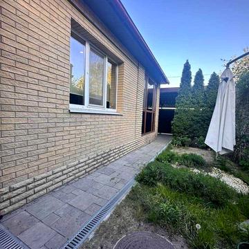 Лабораторна вул., 16