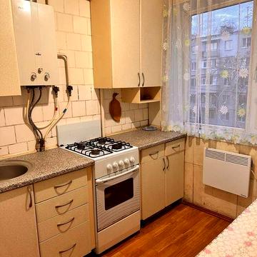 Продам 2х кімнатну квартиру, район 40років