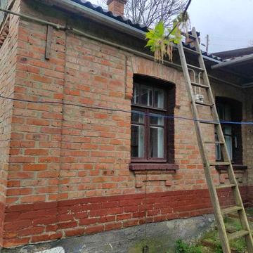 Частина будинку на вул. Палієв Яр. Світло, газ. Потребує ремонту.