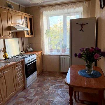 Здам 3к квартиру, 72 м², вул.Дегтярівська 6, м.Лукьянівська 3 хв