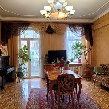 Продам 5 комнатную квартиру в центре районе Кирхи!