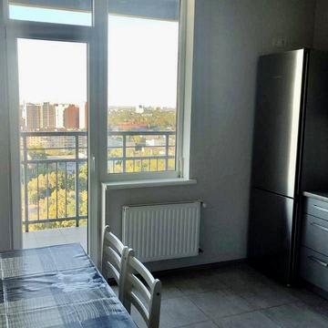 Михайлівська вул., 8