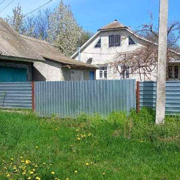 Продається будинок з газом в будинку та вода в дворі Н