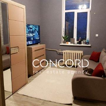 Сталінка. ПОДІЛ! Електриків пров., 7. Метро Т.Шевченка. Трикімнатна