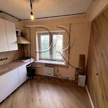 Продаж 1 кімнатна біля метро Оболонь, Оболонський проспект 10