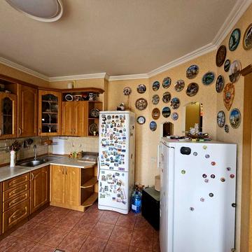 Трьохкімнатна, вул. Булаховського 5Д, євроремонт, метро  Академмісто