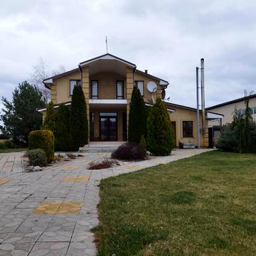 50 років Перемоги вул., 21