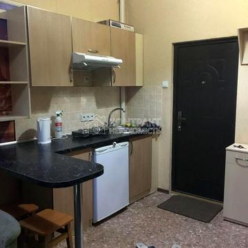 Добровольців, 5