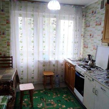 Продаю в Корабельном районе 1 ком. квартиру улучшенной планировки.