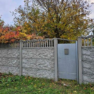 Будинок з комунікаціями в центрі села, 45 кв від Києва