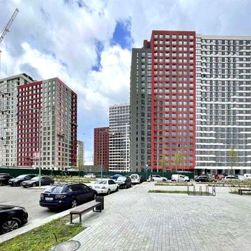 Продам 3к квартиру в ЖК Варшавський 3 Будинок 10.5 Середній поверх ЖК Варшавський 3