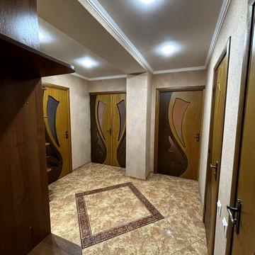 Продаж 3 кімнатної квартити. 66,4 м2 також два підвальні приміщення