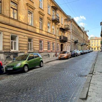 Продаж квартири в центрі вул. Дашка