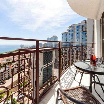 Шикарна квартира з чудовим панорамним видом на море з вікон