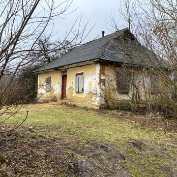 Хата цегляна с. Марківці з земельною ділянкою