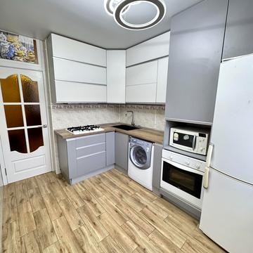 Метробудівників вул., 42