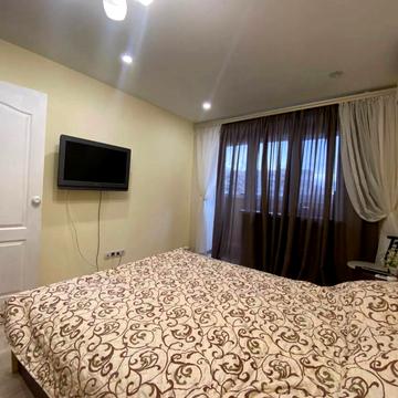 Героїв крут, 8