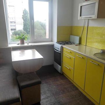 Продам 1 ком кв М.Жукова 10 кирпич