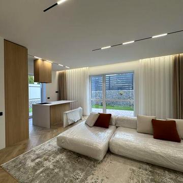 Продаж сучасного тауна з ремонтом 4 спальні