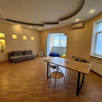 Богдана Хмельницького вул., 50