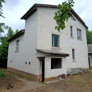 Міцний будинок для життя або під дачу