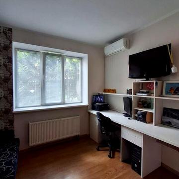 Продается двухкомнатная квартира по ул. Грушевского, дом 21