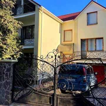 Будинок у затишному місці