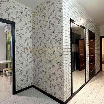 Простора 2-кімнатна біля Новуса. Газ. Мінімальне оформлення