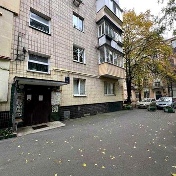 Продаж великої 1 кімн. квартири, 43м2, Провулок Бутишів 17