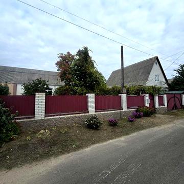 Продаж частини будинку з окремим подвір’ям смт Рокитне