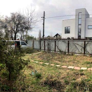 Продам ділянку з житловим будиночком на Русанівських Садах