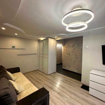 Богдана Хмельницького вул., 17