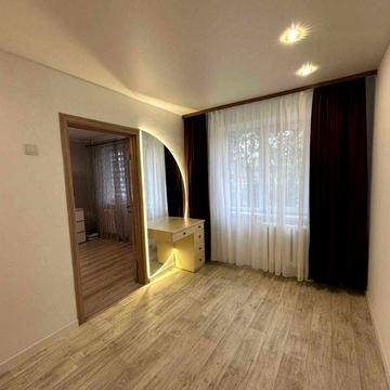 Богдана Хмельницького вул., 17