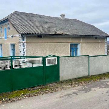 Продається будинок в центрі м. Сатанів