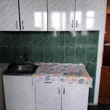 Знаю 2ух ком.квартиру,метро.Оболонь-10.000 грн.срочно.