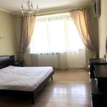Володимира Івасюка просп. (Героїв Сталінграду), 4