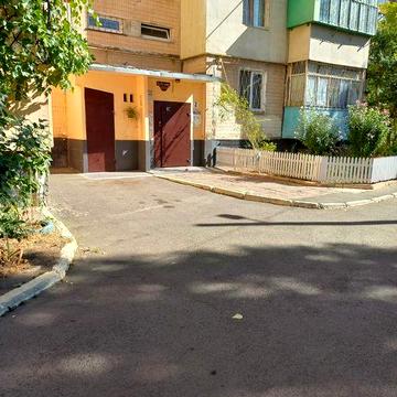 Продам 1 кімнатну на Космонавтів/парк,висотка