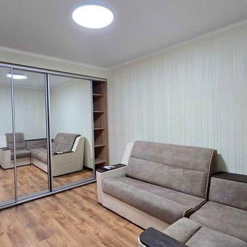 Сдам 2 комнатную в 34 Жемчужине. Бассейная