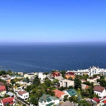 Сдам стильную белоснежную 2-х комн кв. Аркадия. Прямой вид на море.