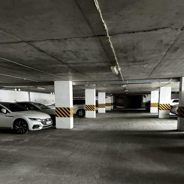 Тополина вул., 10