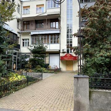 Продам 5-кім.квартиру в районі метро Пушкінська