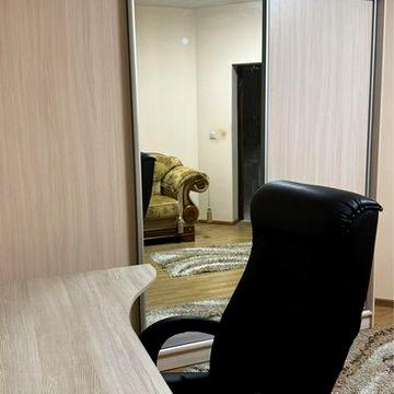 Оренда 1к новобудови  70 кв м диван та ліжко Токіо