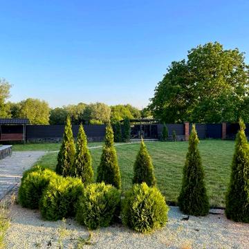 Сучасний будинок, велика ділянка, сад, озеро