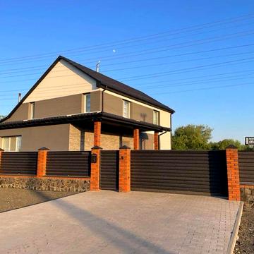 Сучасний будинок, велика ділянка, сад, озеро