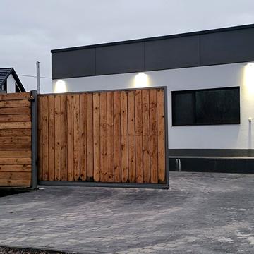 Центральна вул.