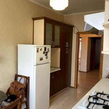 Без-%.Метро Золоті Ворота. 3х кімнатна.