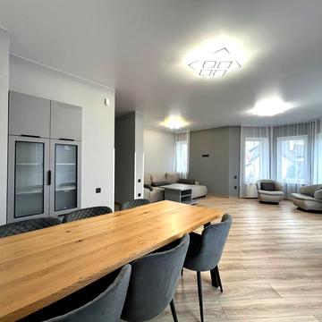 Весняна вул.